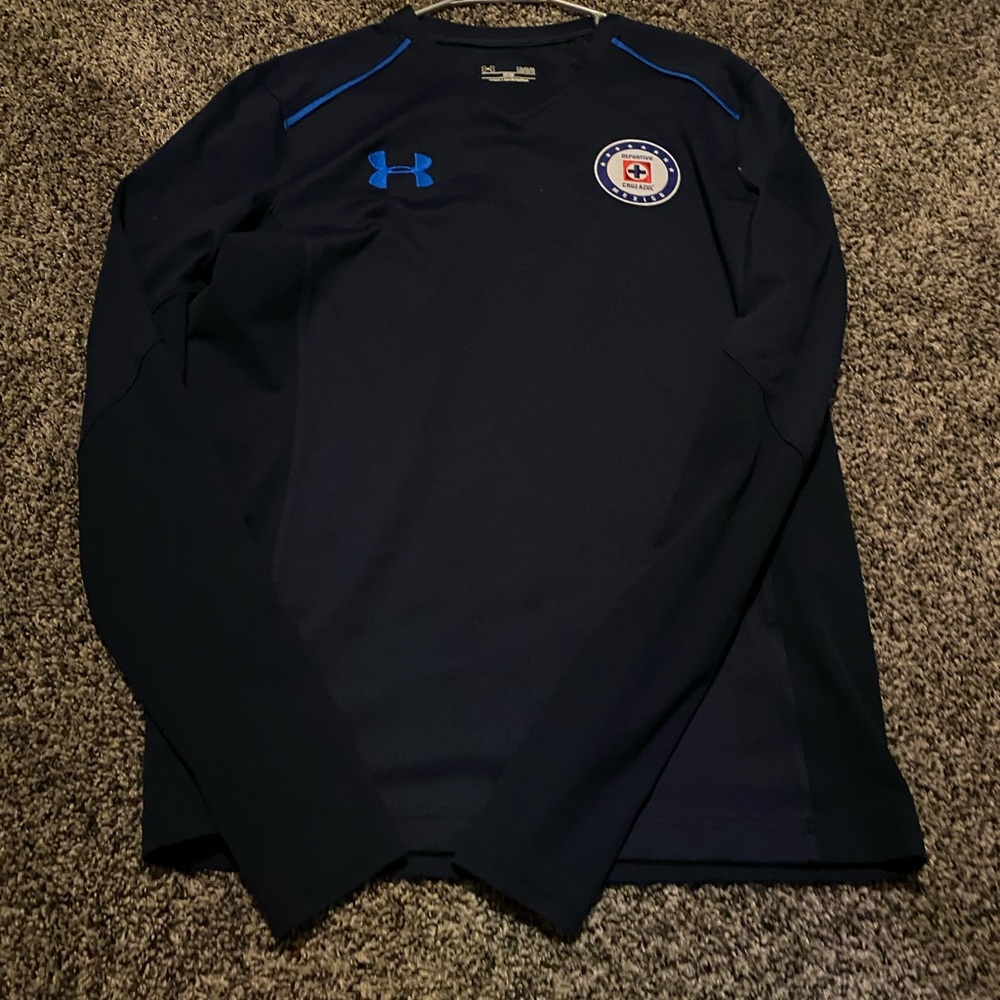 Sweatshirt and a long sleeve athletic shirt - Picture 3 of 3